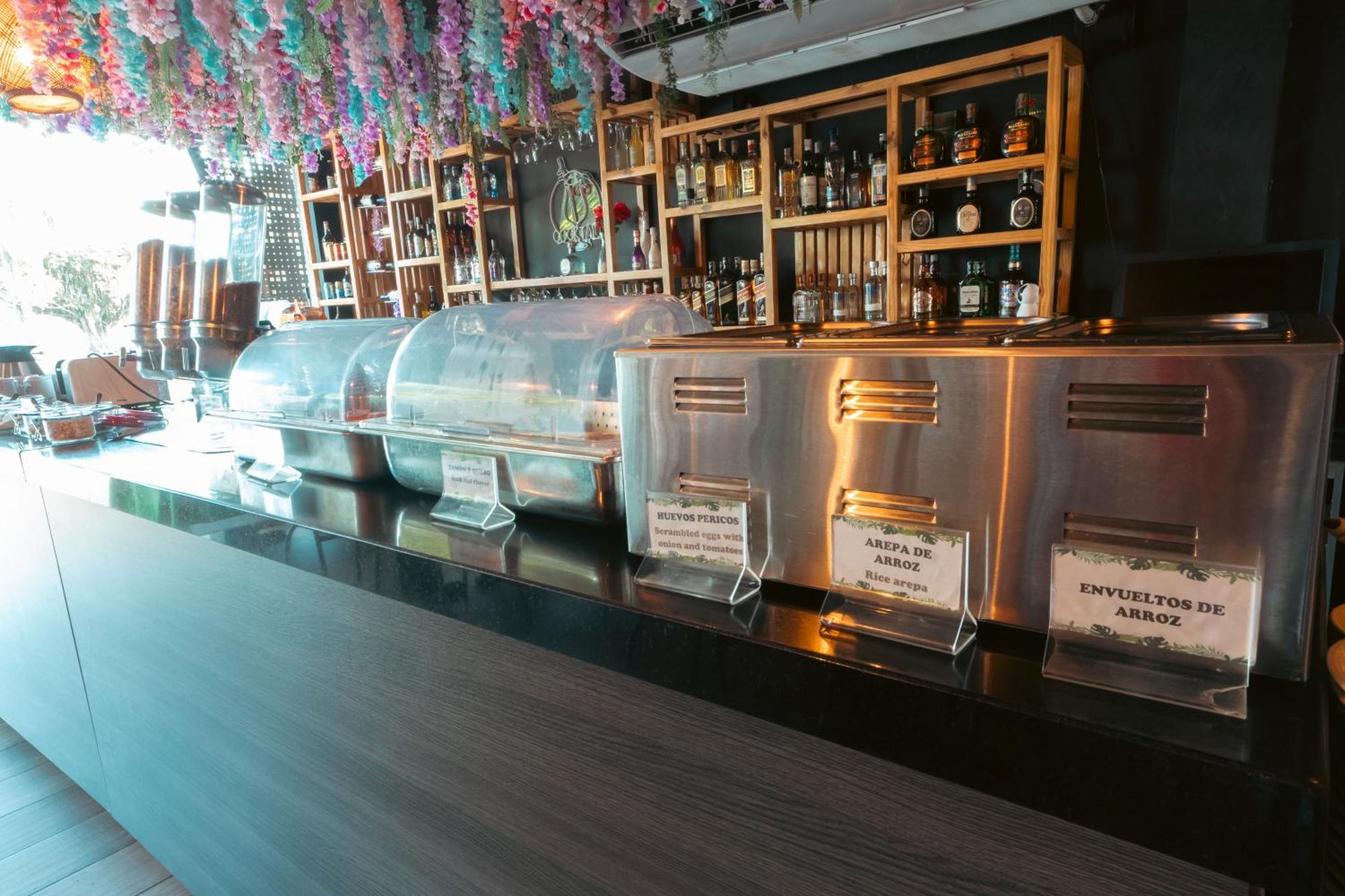 Hotel El Aeropuerto San José del Guaviare エクステリア 写真