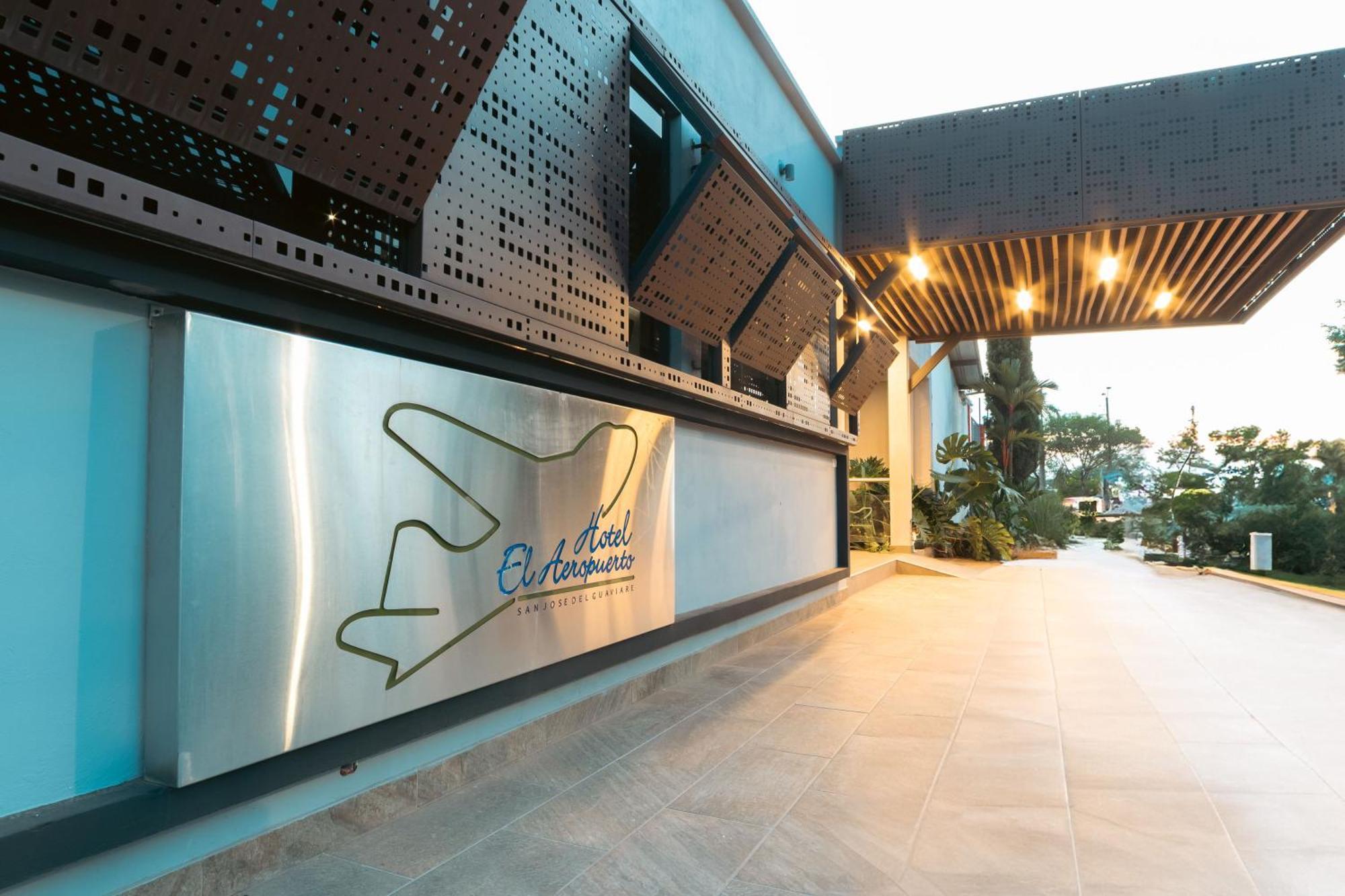 Hotel El Aeropuerto San José del Guaviare エクステリア 写真